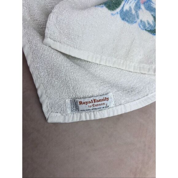 Vintage 1970s Cannon Floral Hand Towel Pastel Pink Blue 16x27” - Picture 5 of 5